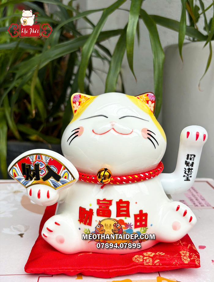 Mèo Thần Tài vẫy tay cầm quạt chiêu tài tự do tài phú