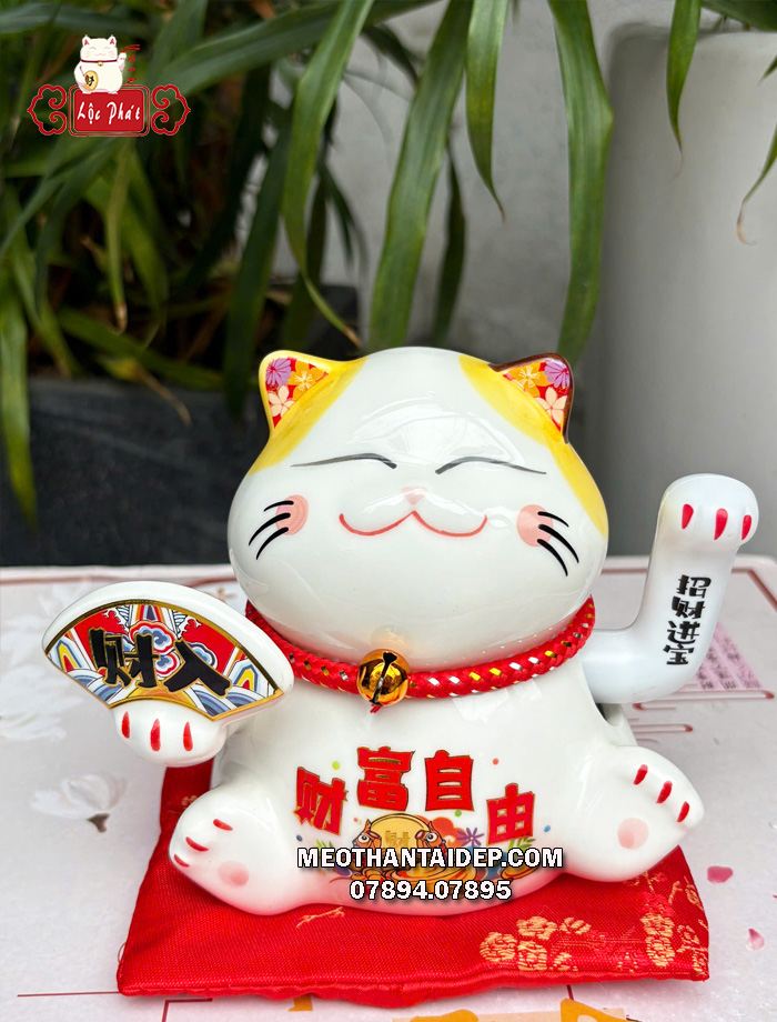 Mèo Thần Tài vẫy tay cầm quạt chiêu tài tự do tài phú