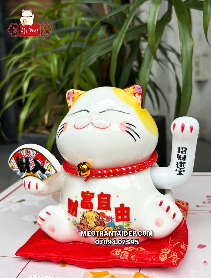 Mèo Thần Tài vẫy tay cầm quạt chiêu tài tự do tài phú