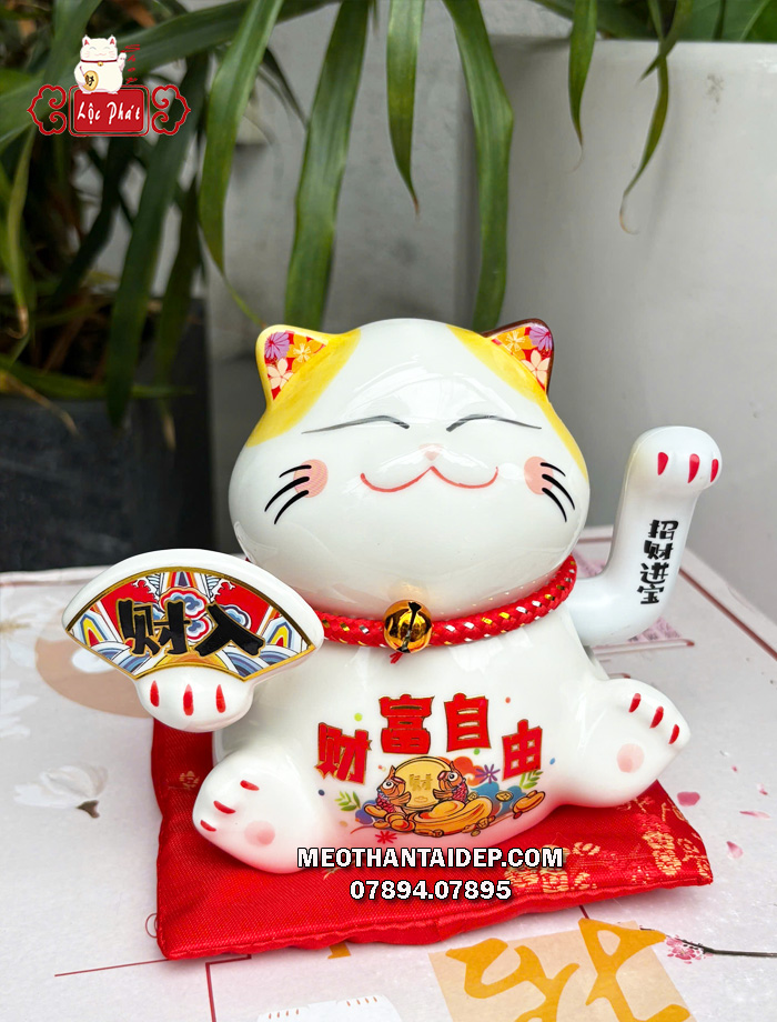 Mèo Thần Tài vẫy tay cầm quạt chiêu tài tự do tài phú