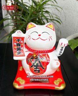 Mèo Thần Tài năng lượng vẫy tay thiên khách vạn lai