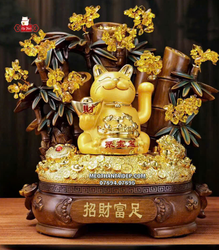 Mèo Thần Tài thỏi vàng ngồi chậu tụ bảo trúc vàng