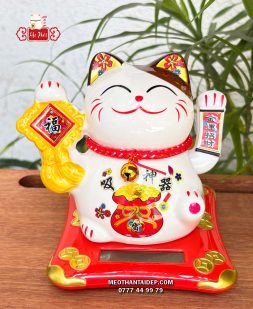 Mèo Thần Tài năng lượng mặt trời chữ phúc túi vàng