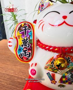 Mèo Thần Tài vẫy tay năng lượng mặt trời