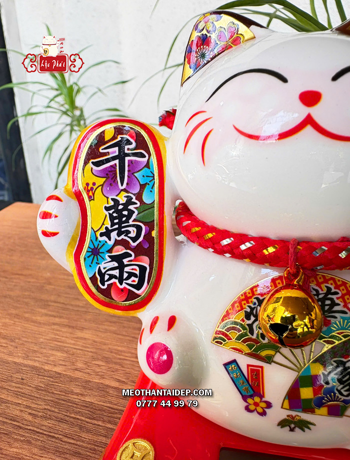 Mèo Thần Tài vẫy tay năng lượng mặt trời