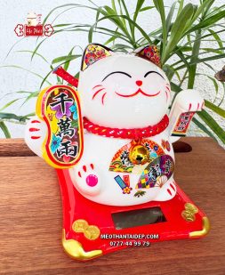 Mèo Thần Tài vẫy tay năng lượng mặt trời