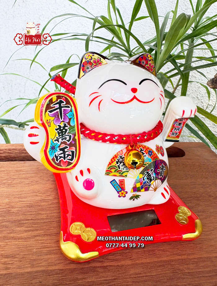 Mèo Thần Tài vẫy tay năng lượng mặt trời
