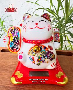 Mèo Thần Tài vẫy tay năng lượng mặt trời