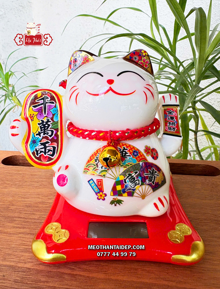 Mèo Thần Tài vẫy tay năng lượng mặt trời