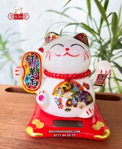 Mèo Thần Tài vẫy tay năng lượng mặt trời
